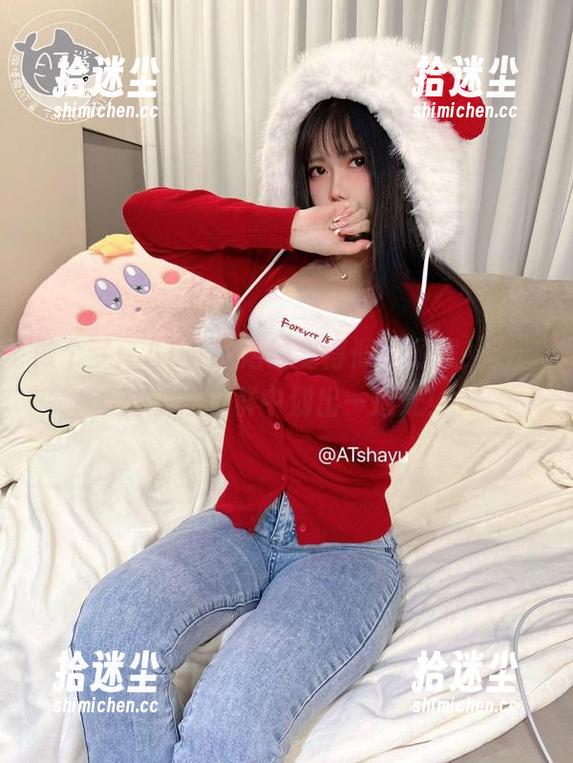 AT鲨 做个梦:AT鲨穿婚纱变得倾国倾城,美图分享在人群中划出一道光!