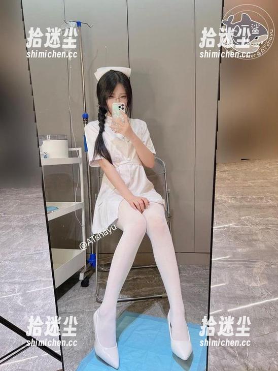 粉色诱惑：AT鲨撩动图库的灵动瞬间