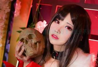 看我！KaYa萱的白丝图包，腿部曲线好看到我分不清东南西北。