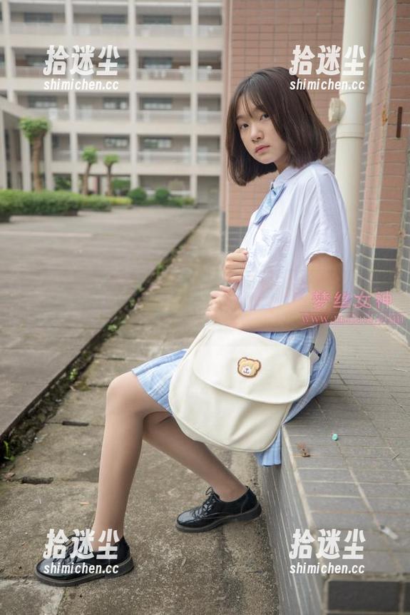 MSLASS梦丝女神 - 新鲜出炉！璇璇最新写真与她的小黄鸭帽互动。