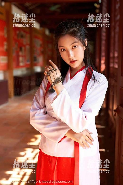 MiiTao蜜桃社 - 伊素妍的JK，作品似乎在讲述一段段即将被遗忘的青春故事，让人意外地温柔