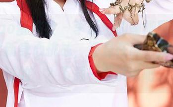 MiiTao蜜桃社 – 李颖诗的瑜伽图集来了：是全新身心挑战，还是在说‘我可是练过的’？下载一版试试吧。
