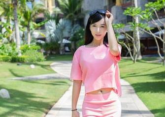 TuiGirl – 这高清美图简直让冯雨芝成了水晶般剔透的存在，她这是要成为自拍界的“艺术家”吗？