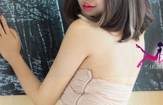 UGirls尤果网 – 不羁画风，易阳的办公室图片，谁说办公不能调皮？