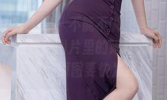 Xiuren秀人网 – 不能不说，容容容Alice真适合短裙，图片里的她让人眼都停不下来，原图要快发我！