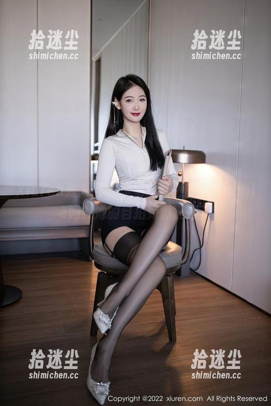 Xiuren秀人网 - 你见过原图的小甜angle吗？她的自拍如影随形。