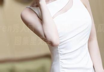 Xiuren秀人网 – 当白丝遇上拍黄瓜girl，图集里无圣光的大胆尝试