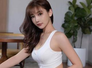Xiuren秀人网 – 圣诞树下的林文文，私房图集里有是不是该放点儿水！