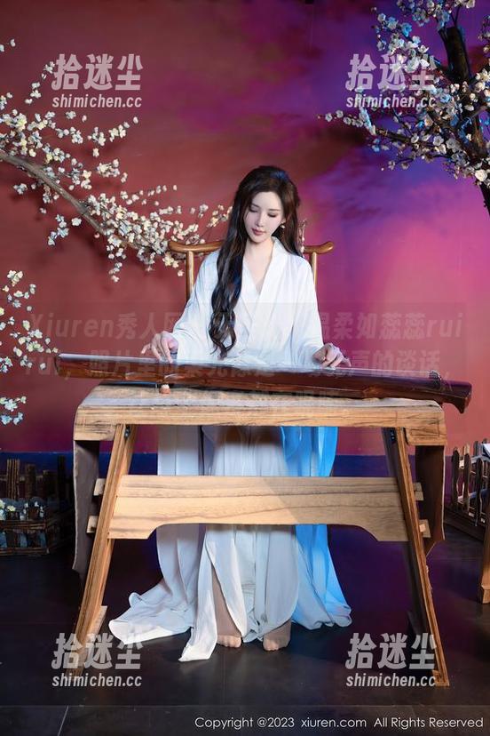 Xiuren秀人网 - 无圣光、温柔如蕊蕊ruirui，照片里的柔光像是一场无声的谈话，让每个像素都在呢喃。
