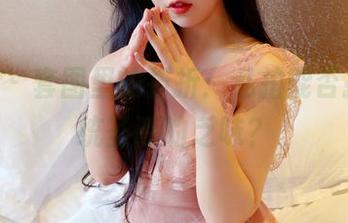 pans – 套图里的折折：私拍能否打破传统圣诞的乏味？