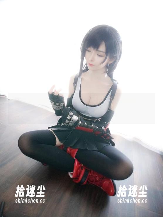 一小央泽的泳装私拍：原图曝露她的夏日计划，究竟有多少水花？