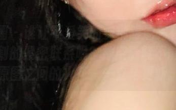 微密圈 – 谁让不爱笑的赛琳跟油亮有着不可分割的紧密联系呢？抽空看能不能找到原图之间的火花——立马更新。