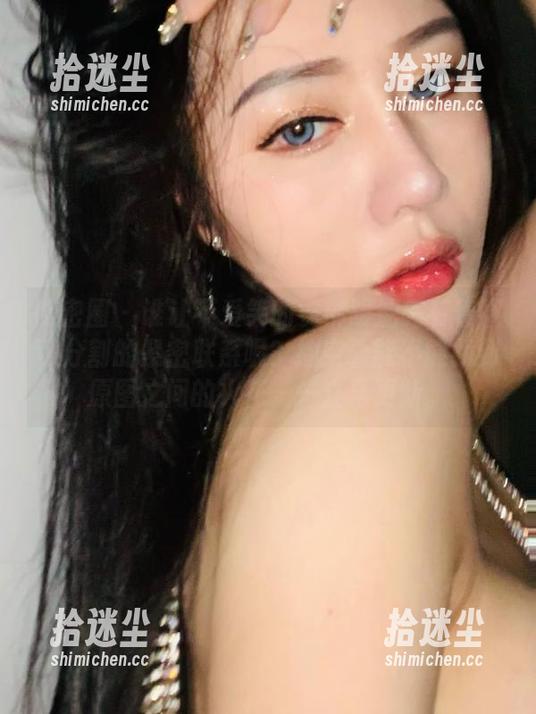 微密圈 - 谁让不爱笑的赛琳跟油亮有着不可分割的紧密联系呢？抽空看能不能找到原图之间的火花——立马更新。