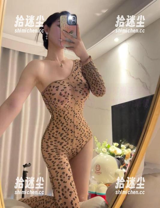 微密圈 - 高清写真？不爱笑的赛琳直接给我一个视觉大礼包，我要一口气吃个痛快！