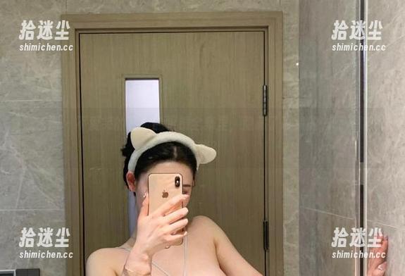 微密圈 - 不爱笑的赛琳的眼镜全集里，隐藏了珍贵的…呃…隐藏情绪？