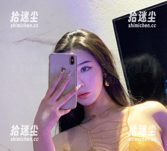 微密圈 - 不爱笑的赛琳的办公室日常：图集里的每一帧都能让文件堆成摆设！