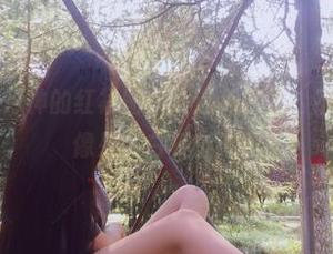 微密圈 – 丝月神的红裙图集：这种红裙，不穿在身上真像是在白板上涂鸦