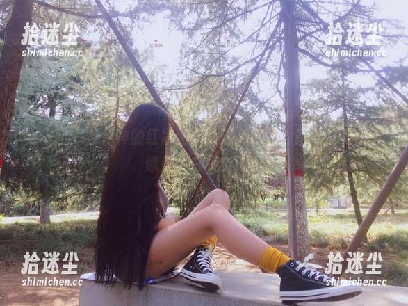微密圈 - 丝月神的红裙图集：这种红裙，不穿在身上真像是在白板上涂鸦