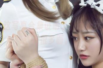 丽柜 – 这写真合集证明了，心心女孩其实有很多面。