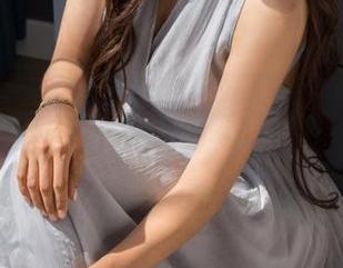 克拉女神 – 佳莹私房里藏着的红润足底，您想不想见一见？