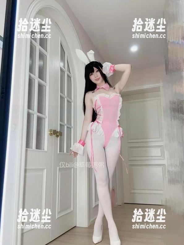 微密圈 - 十万口草莓粥粥又带了黑白合集？求她快来打破这沉默，让我见识见识！