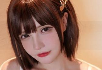看！千夜未来的写真——这电子设备似乎在窃窃私语。