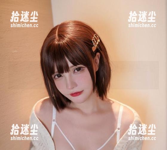 看！千夜未来的写真——这电子设备似乎在窃窃私语。