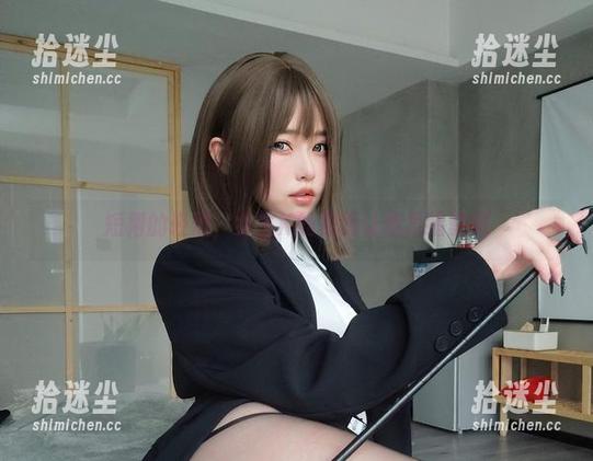 短裙的轻盈，女主K的美图让我思绪飘远