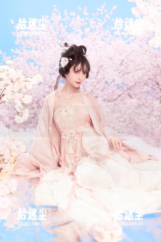 小鹿鹿shika 小鹿鹿shika来了!图包更新,烽火岁月的旗袍又拉开了序幕。