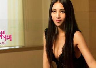 尤果网 – 一堆尹菲的天使照片：有失重感吗？