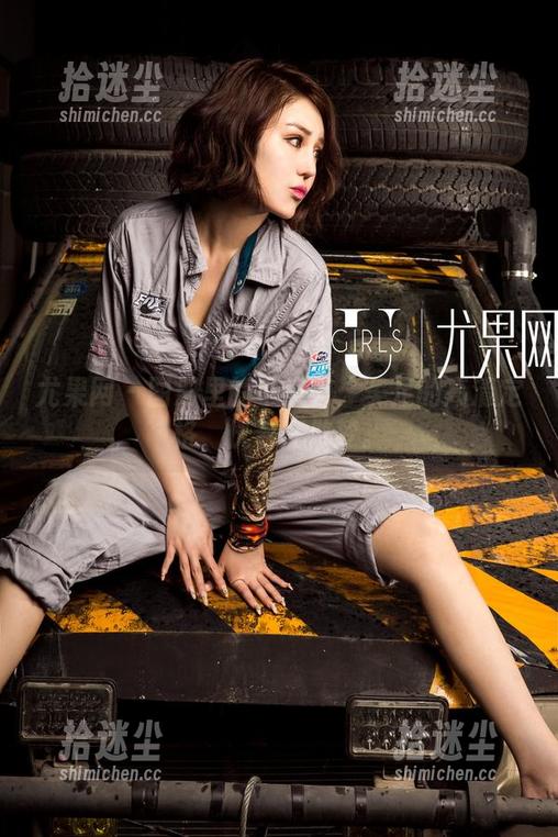 尤果网 - 图册里的李思宁：美足的高清定格，恍若在做梦。