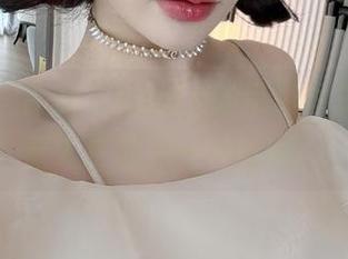 微密圈 – 徐莉芝Booty的吊带写真，玩弄着人生的另一种可能。
