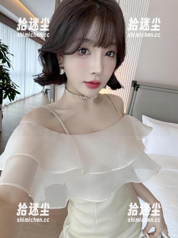 微密圈 - 徐莉芝Booty的吊带写真，玩弄着人生的另一种可能。