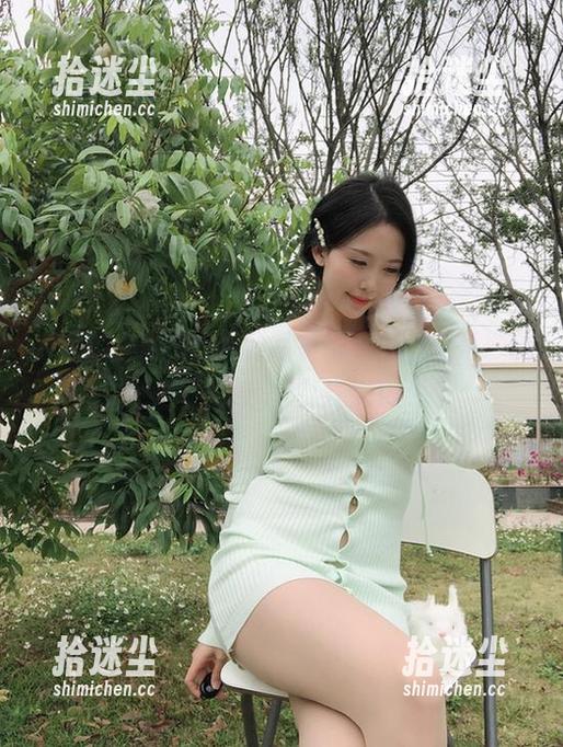 听说抖娘利世的福利写真很带感，轻婚纱的反差真的是个醒目的亮点。