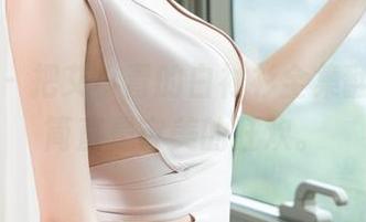 推女神 – 把艾小青的白衬衫全集翻出来，简直是审美的狂欢。