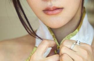 推女郎 – 在线厮守：星辰和他的“女友”写真情感升温