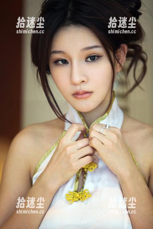 推女郎 - 在线厮守：星辰和他的“女友”写真情感升温