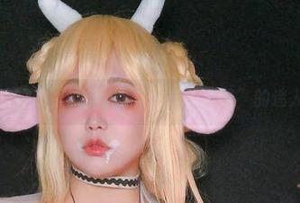 椒妮佐仁的写真包含了全套“无法呼吸”的迷人姿态！