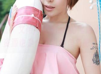 模范学院 – 文芮jeninfer的海边小掠影，资源也是个卷毛的角色吧。