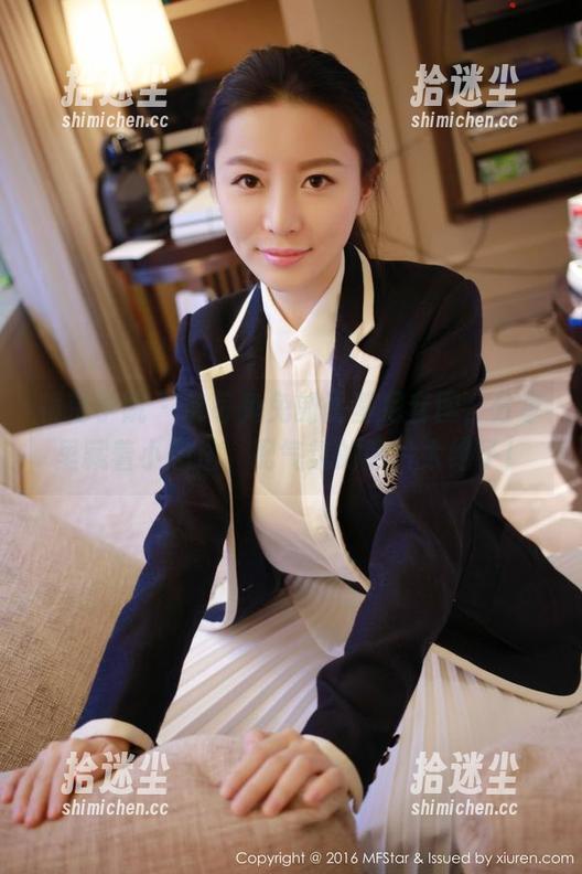 模范学院 - 草莓兔兔的比基尼套图，分享里藏着小想法，配气氛的照片太绝了！
