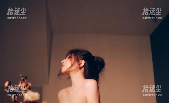 等等，这原图里的樱晚gigi，是在轻.听还是悄悄说？