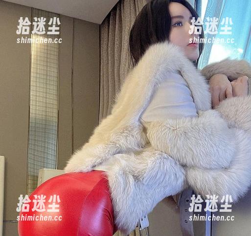 微密圈 - 这红裙下藏着水蜜桃米米的美好，翻开图集慢慢探寻吧！