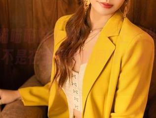 源纱希喵喵喵的私拍：与女上司出差的’奇遇’，是不是在拍原图的同时也偷了点心思？