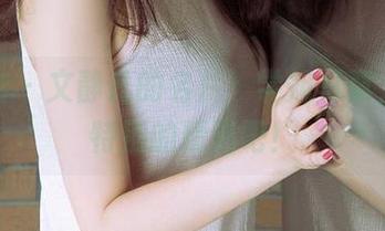 爱尤物 – 文静儿的名片：学姐写真，来点特别的精选吧！