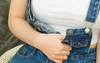爱尤物 – 白丝写真：王俪丁在玩什么花样？