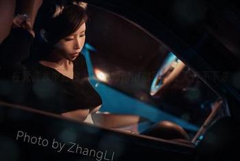 在死库水中摇曳，爱老师phd的写真让人停不下来