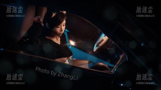 在死库水中摇曳，爱老师phd的写真让人停不下来