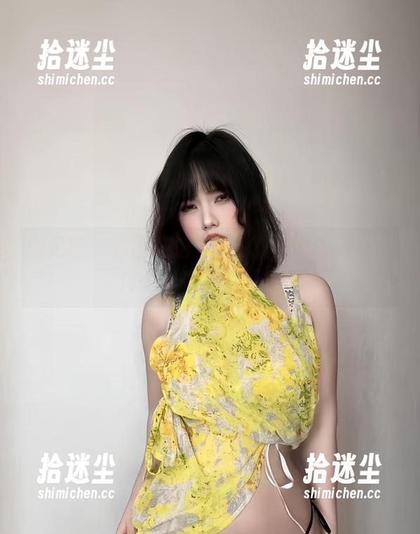 微密圈 - 原图在这里只为琳铛铛的蓝色印花比基尼点赞，在线自取
