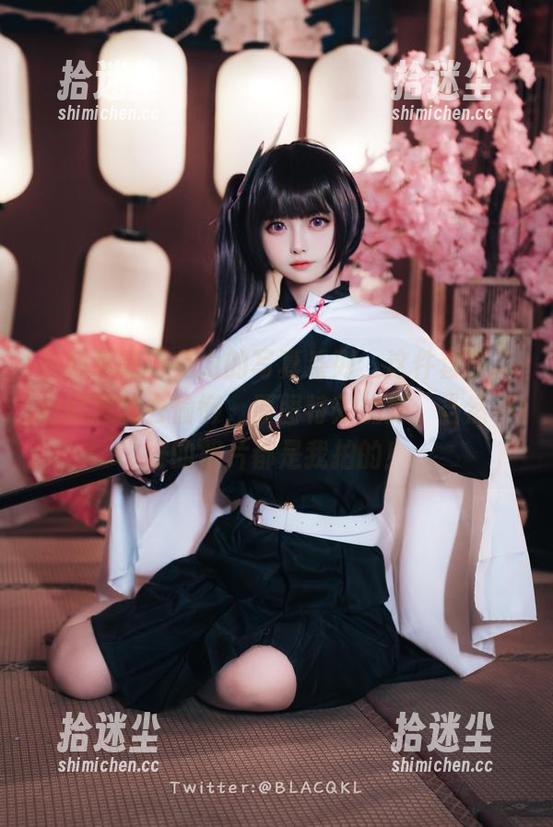 白莉爱吃巧克力的写真系列，这件套装真的好适合去偷懒，原图特效加持，当然不好的照片都是我拍的！