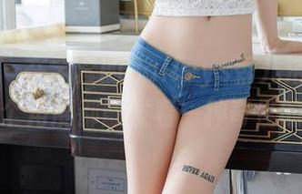 秀人网 – 在全套的Baileys香儿浴室写真中，每个角度都散发着一种奇怪的气氛。
